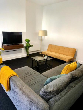 Large 2 bed apt in Peterborough city centre